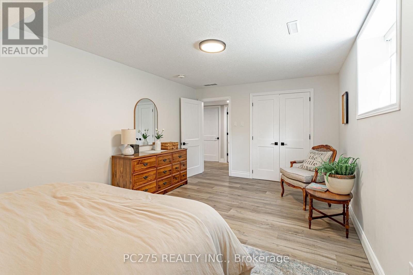 9 Foxborough Place Property Photo 34