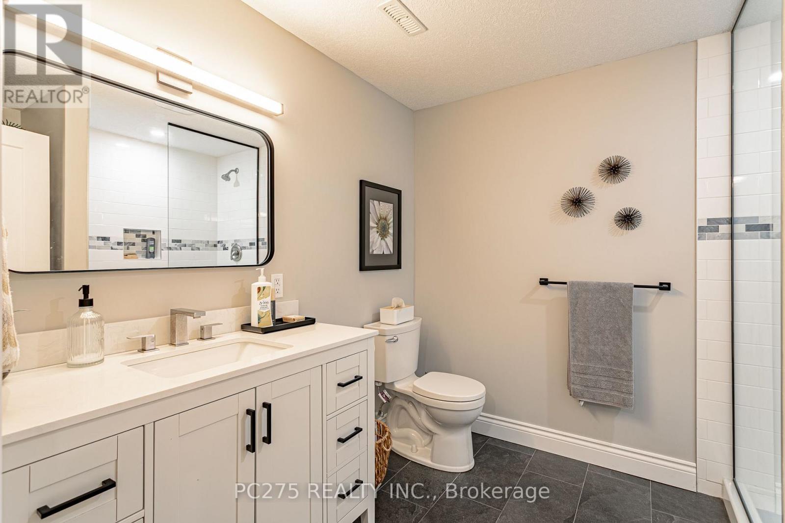 9 Foxborough Place Property Photo 36