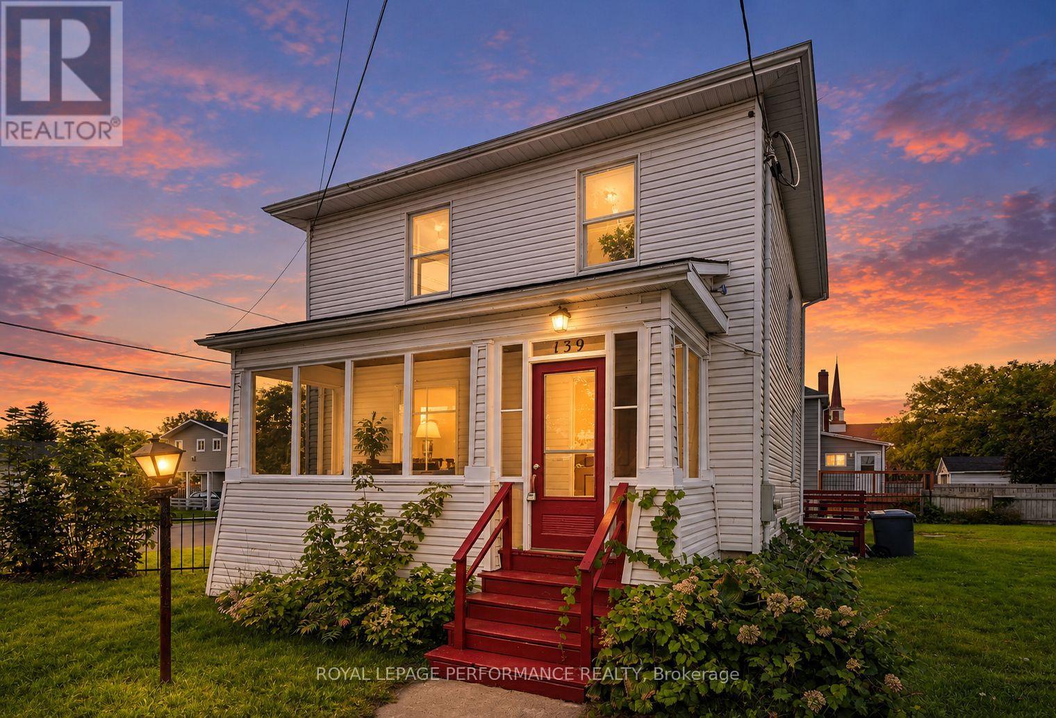 139 EIGHTH STREET W Property Photo 1