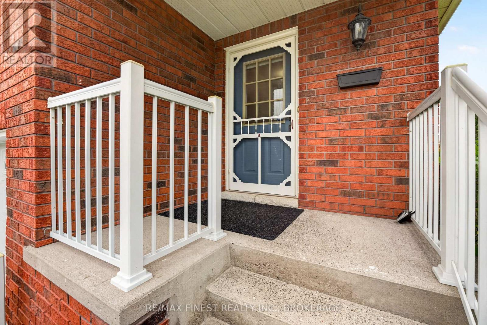 975 Ringstead Street Property Photo 3