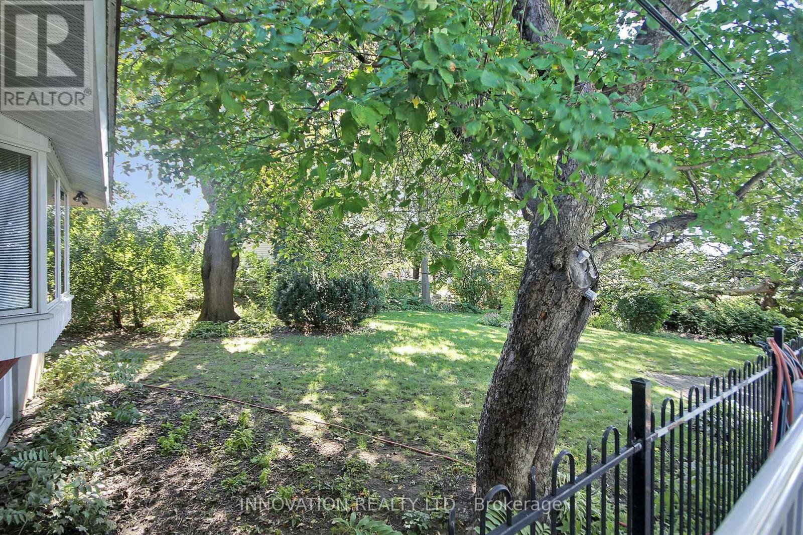 1136 Castle Hill Crescent Property Photo 5