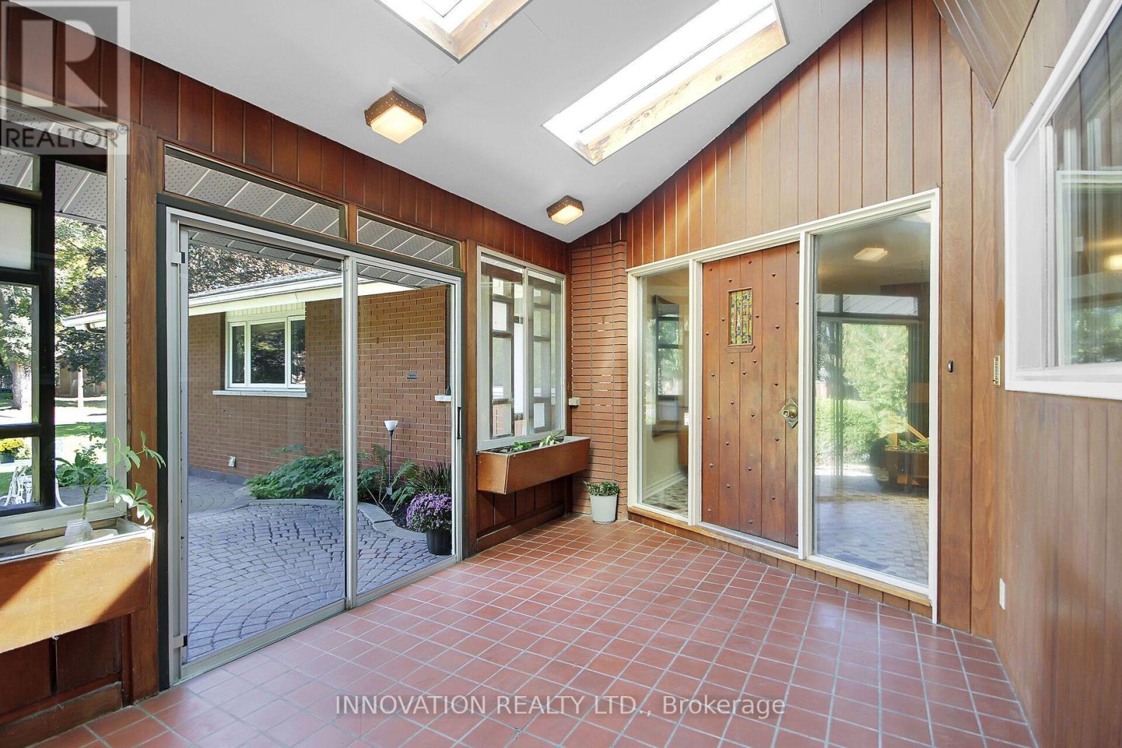 1136 Castle Hill Crescent Property Photo 7