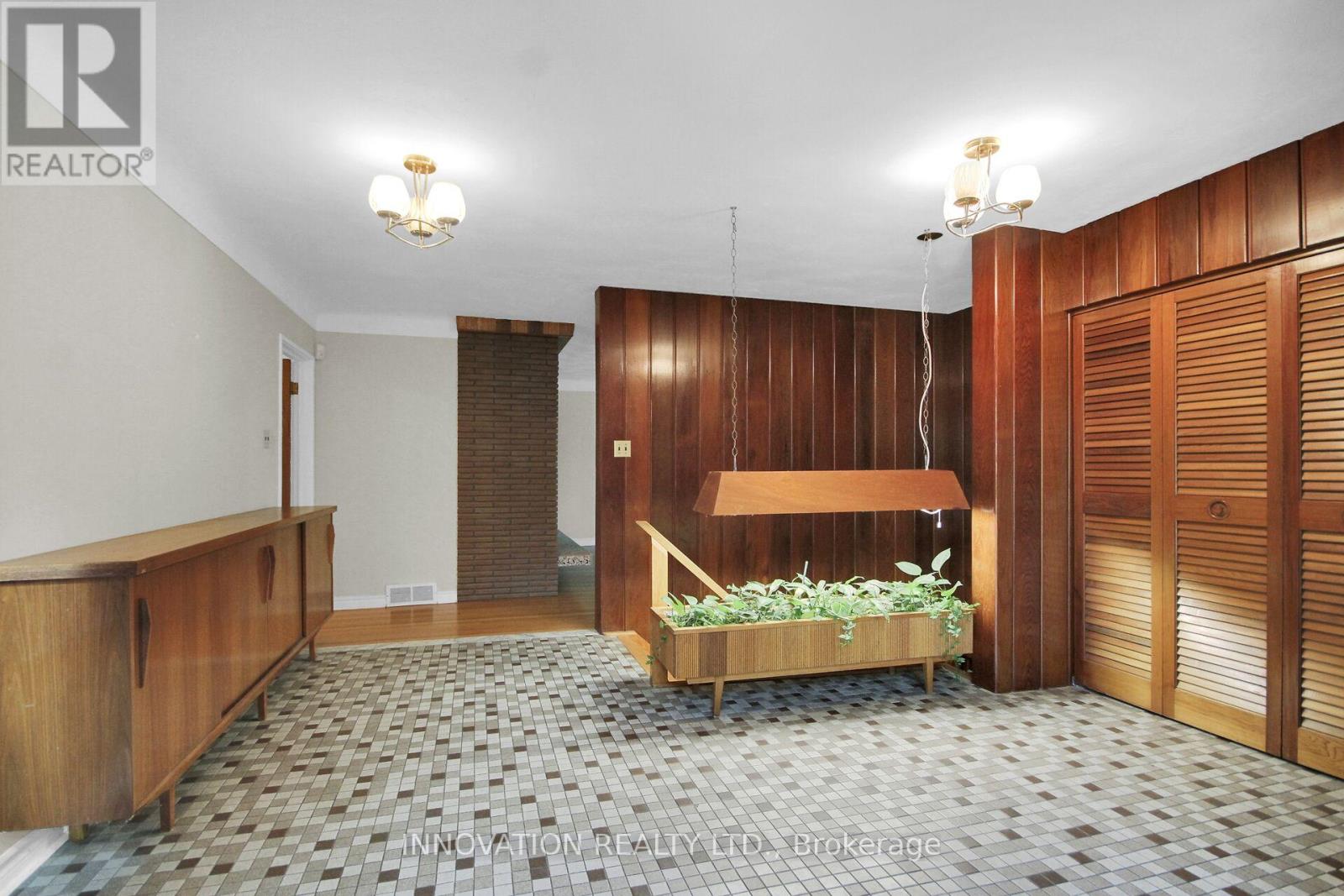 1136 Castle Hill Crescent Property Photo 9