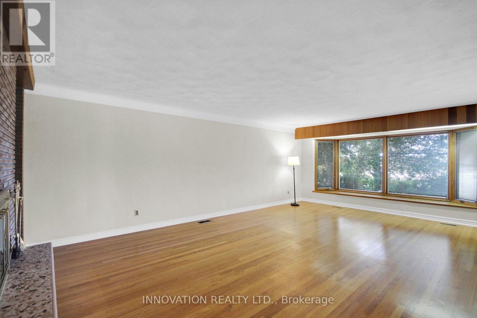 1136 Castle Hill Crescent Property Photo 13