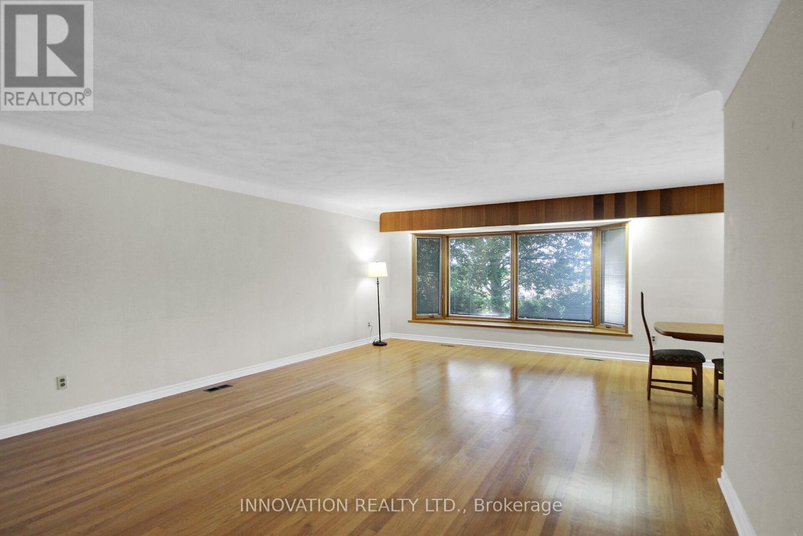 1136 Castle Hill Crescent Property Photo 15