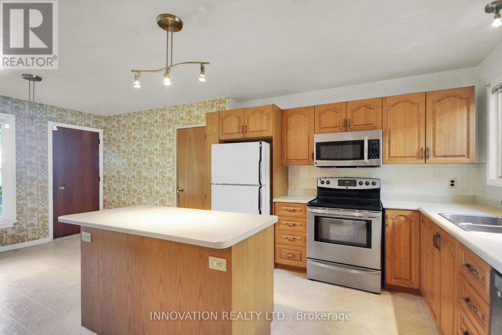 1136 Castle Hill Crescent Property Photo 19