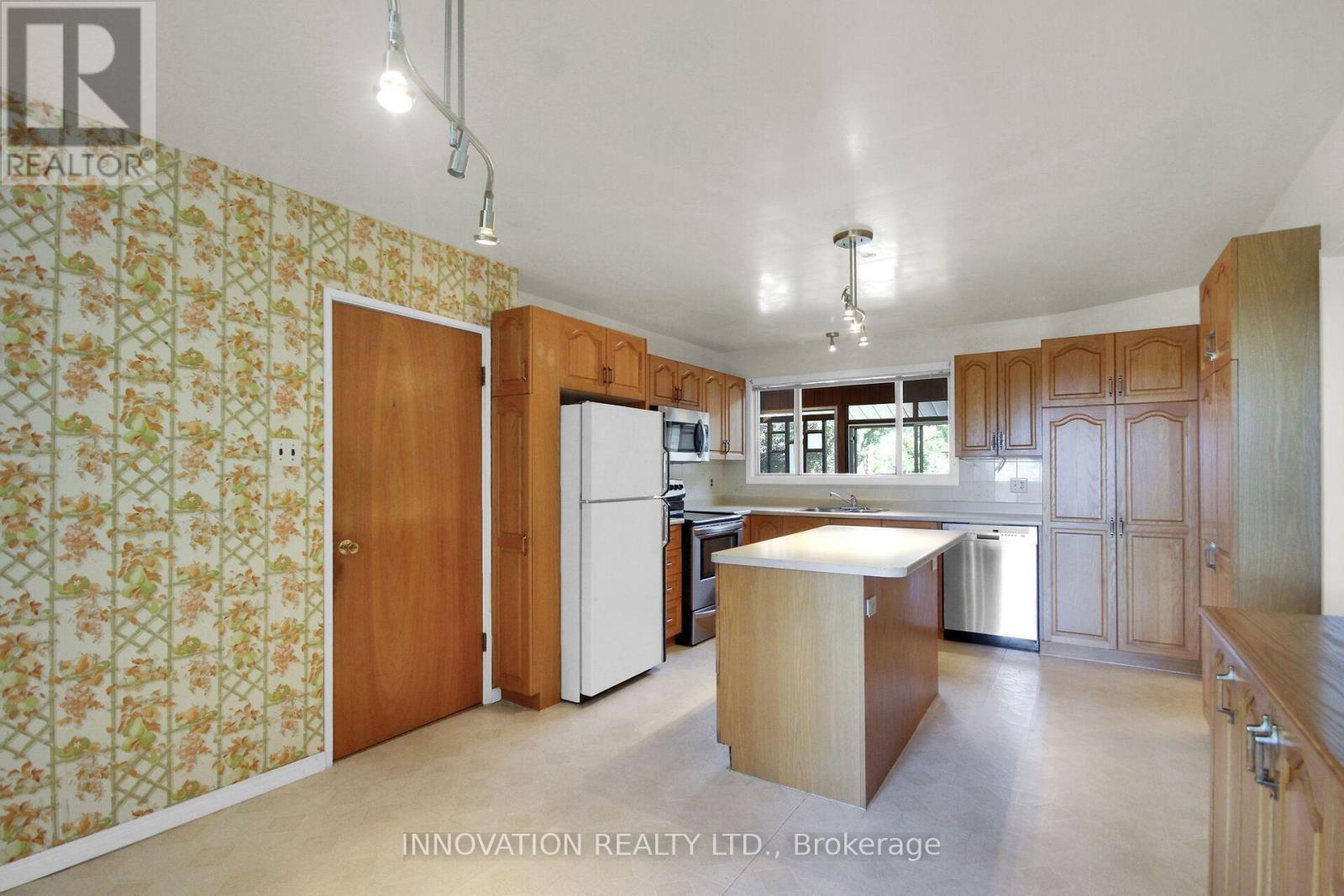 1136 Castle Hill Crescent Property Photo 22