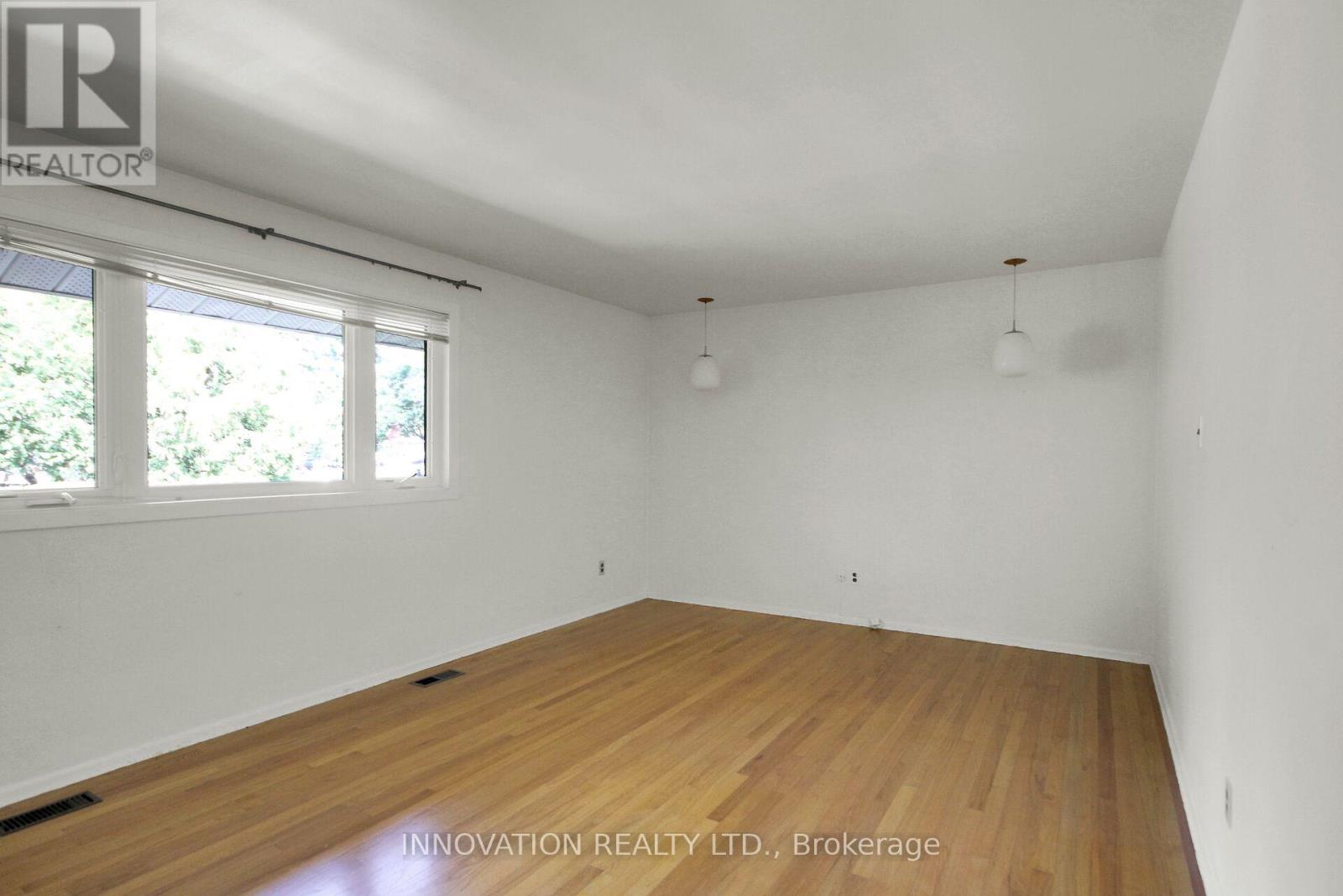 1136 Castle Hill Crescent Property Photo 23