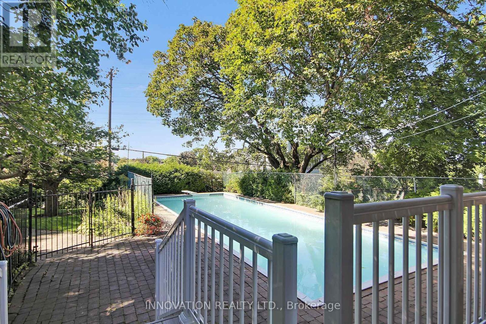 1136 Castle Hill Crescent Property Photo 43