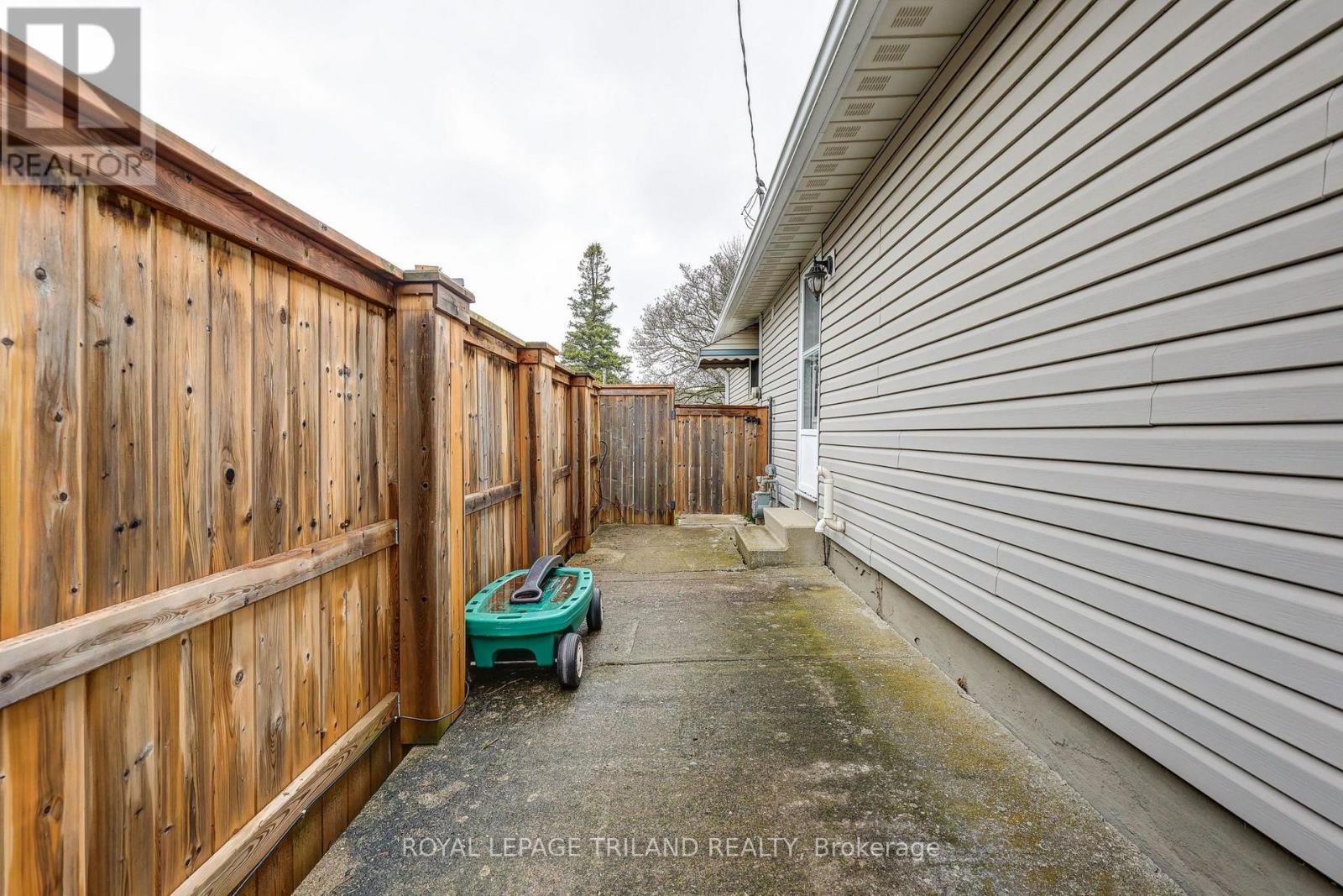 58 Vanbuskirk Drive Property Photo 3