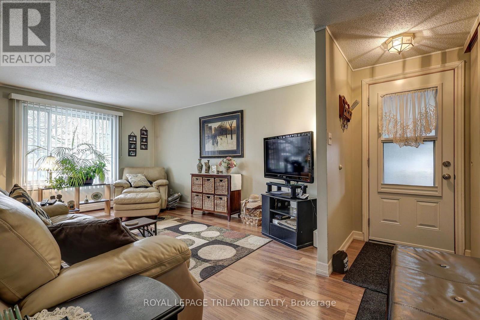 58 Vanbuskirk Drive Property Photo 10