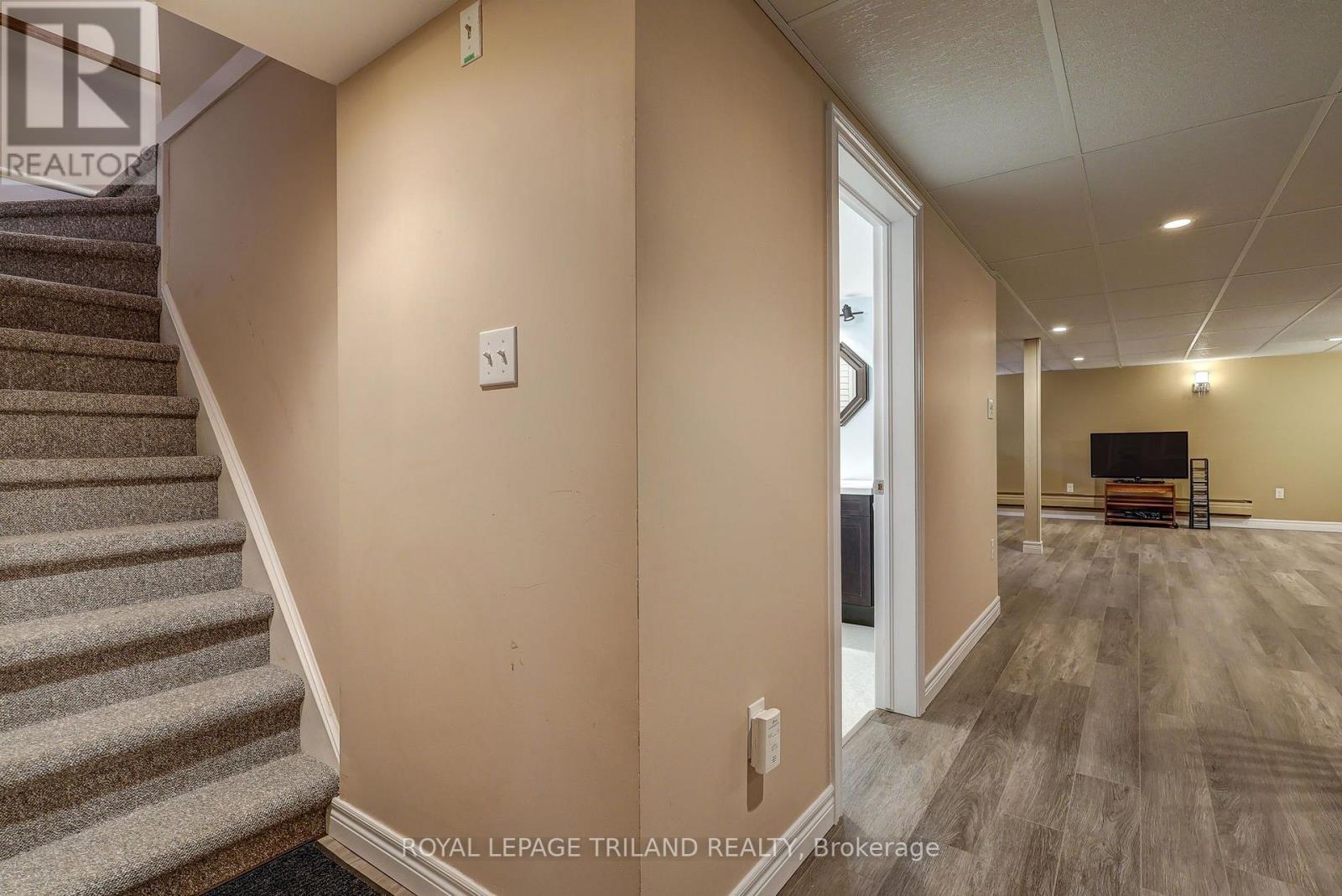 58 Vanbuskirk Drive Property Photo 32
