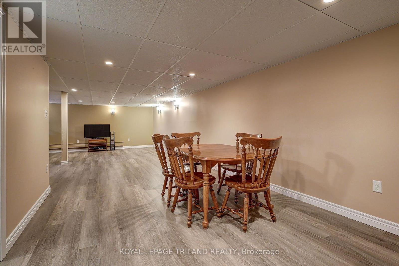 58 Vanbuskirk Drive Property Photo 33