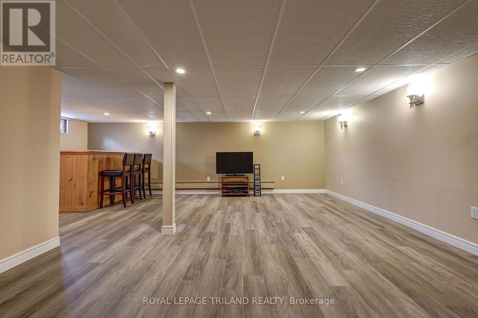 58 Vanbuskirk Drive Property Photo 35