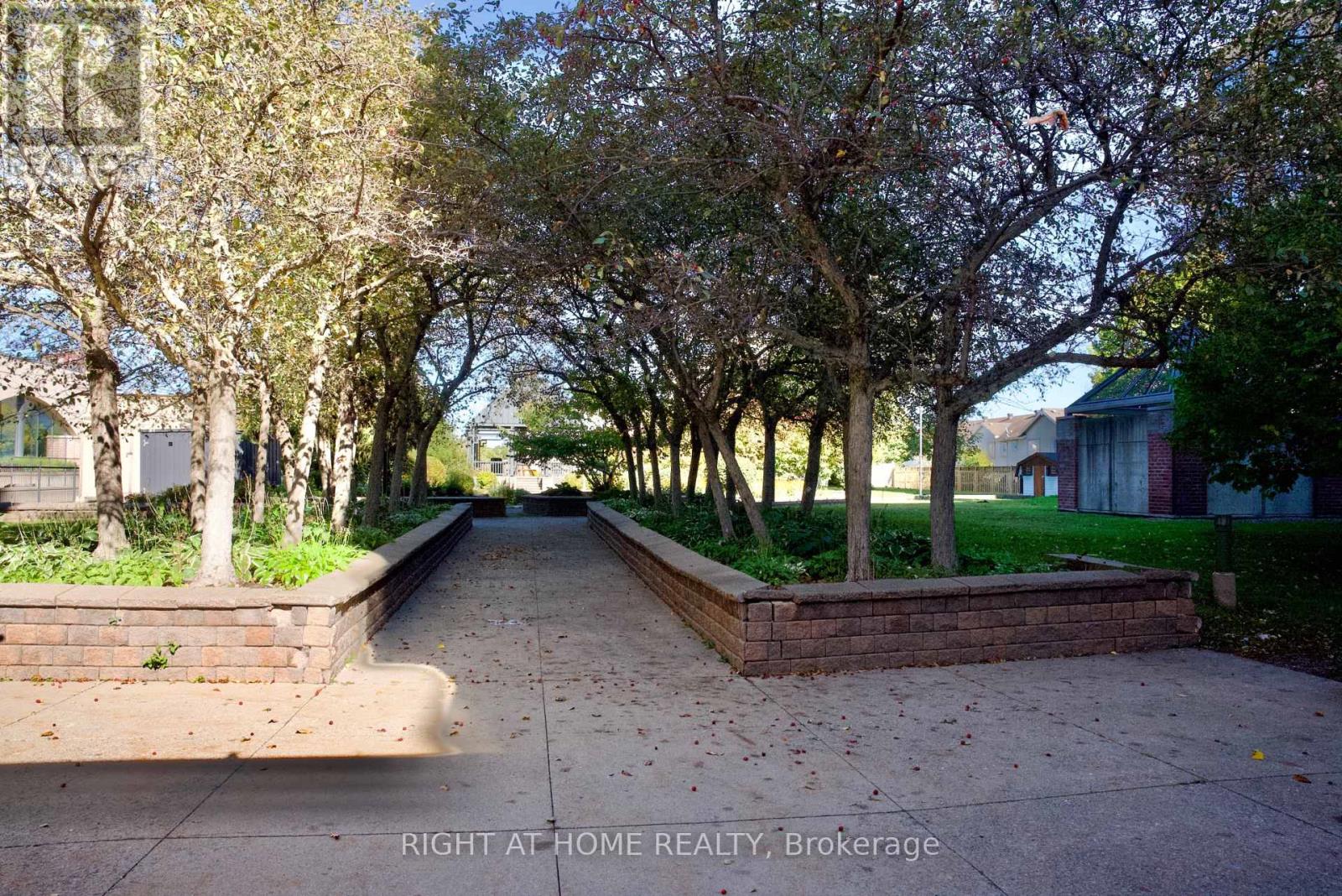 205 - 35 Holland Avenue Property Photo 4