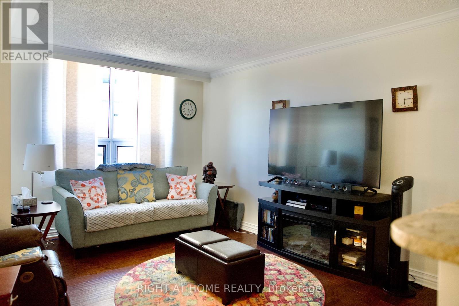 205 - 35 Holland Avenue Property Photo 10