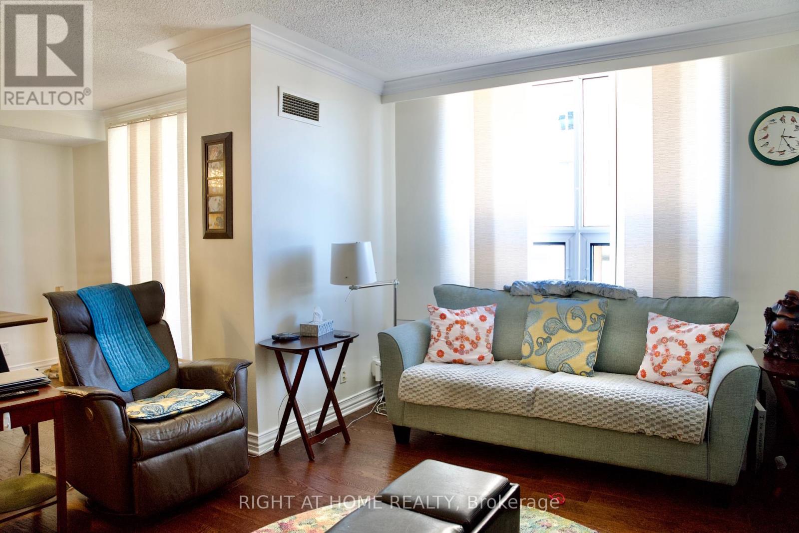 205 - 35 Holland Avenue Property Photo 11