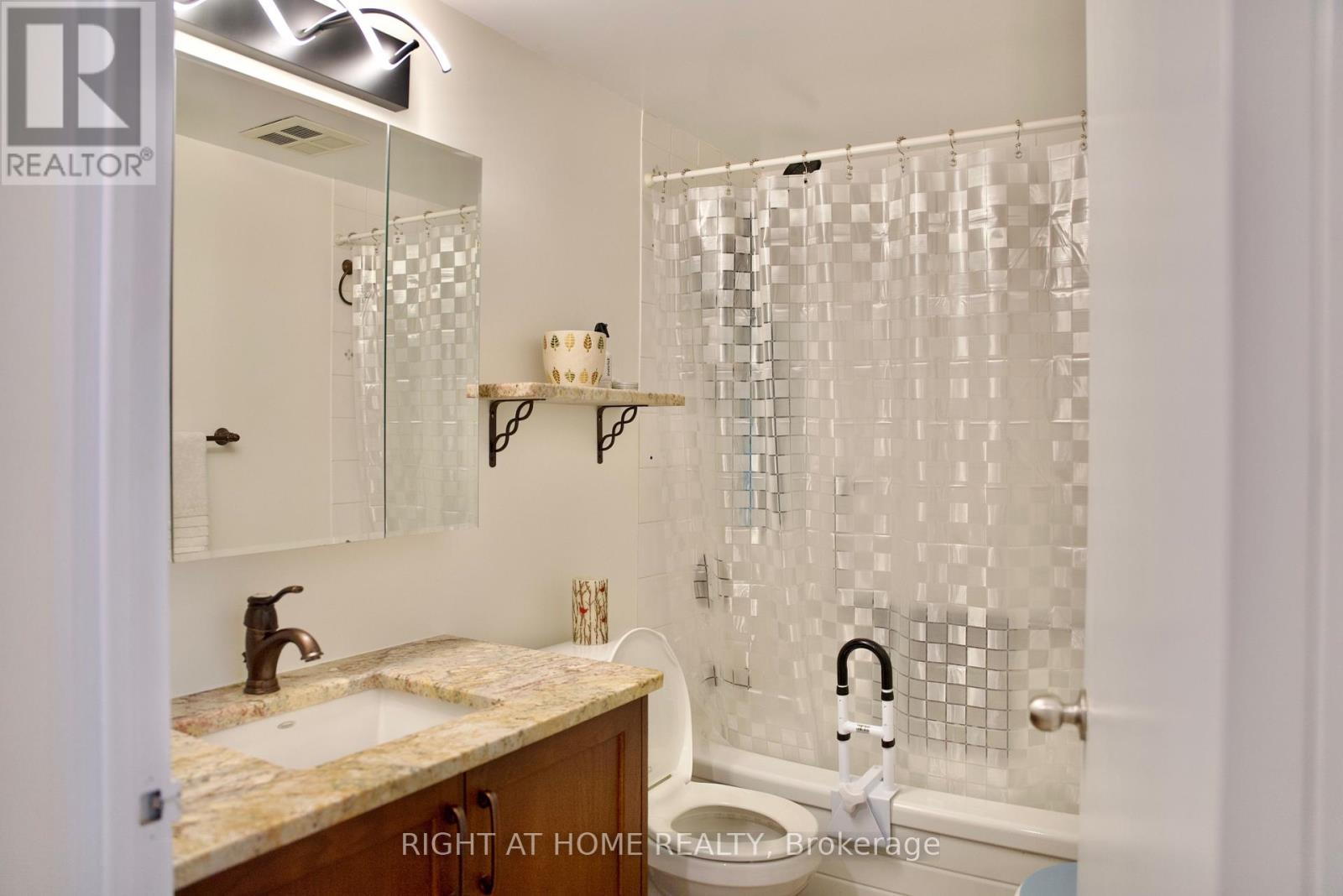 205 - 35 Holland Avenue Property Photo 13