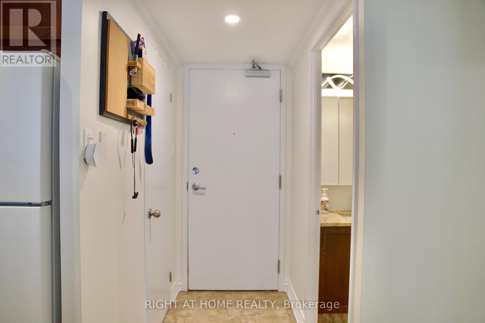 205 - 35 Holland Avenue Property Photo 15