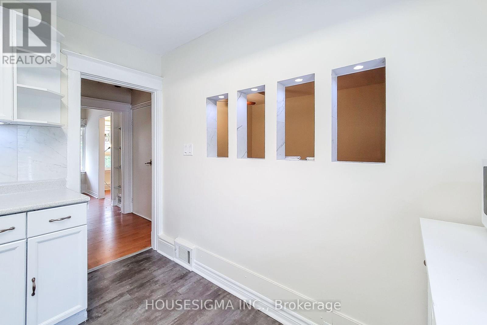 2 - 46 Ottawa Street S Property Photo 6