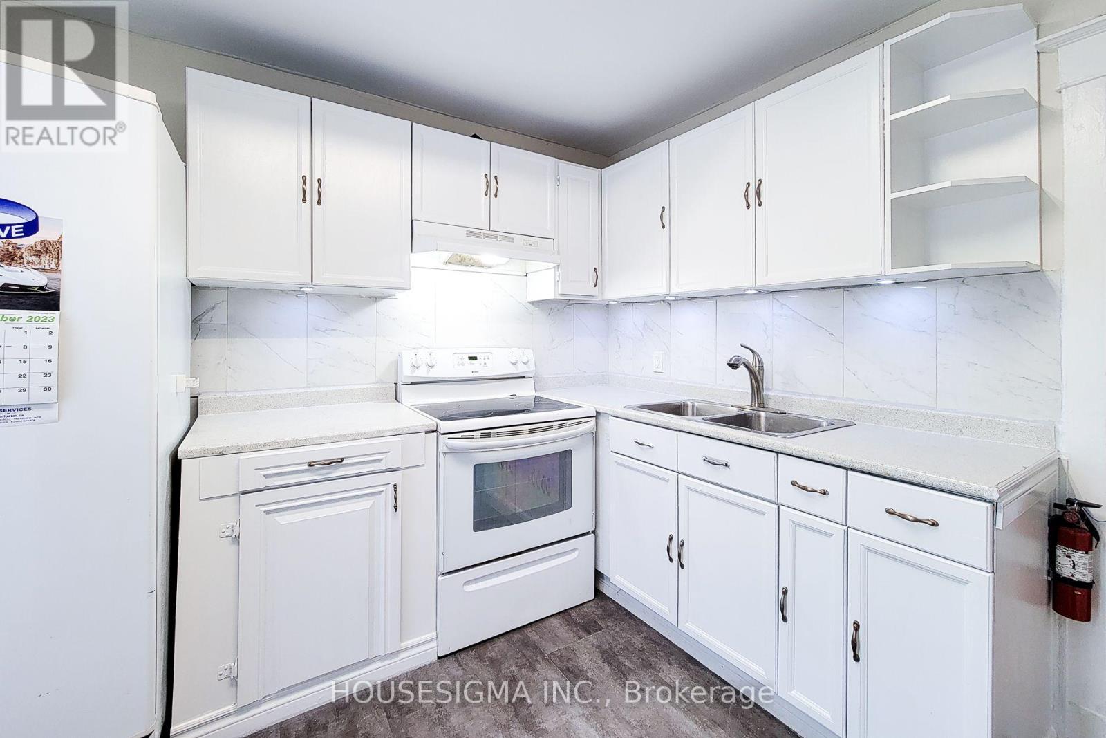 2 - 46 Ottawa Street S Property Photo 10