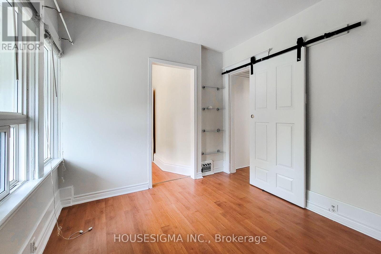 2 - 46 Ottawa Street S Property Photo 14