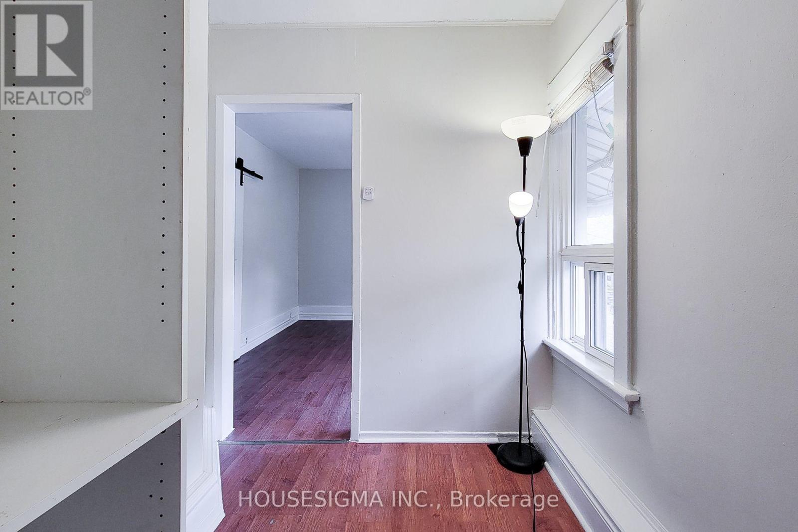 2 - 46 Ottawa Street S Property Photo 17