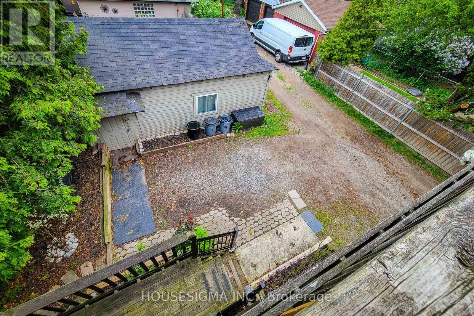 2 - 46 Ottawa Street S Property Photo 24