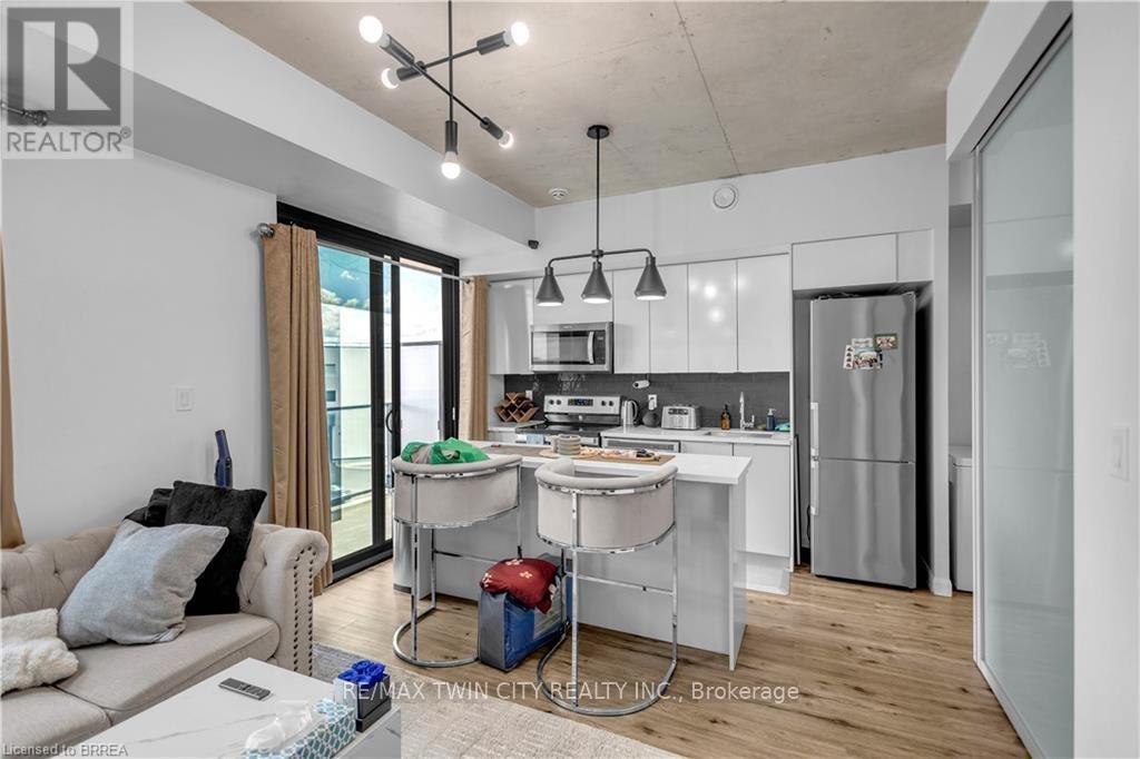 304 - 7 Erie Avenue Property Photo 6