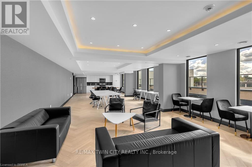 304 - 7 Erie Avenue Property Photo 16