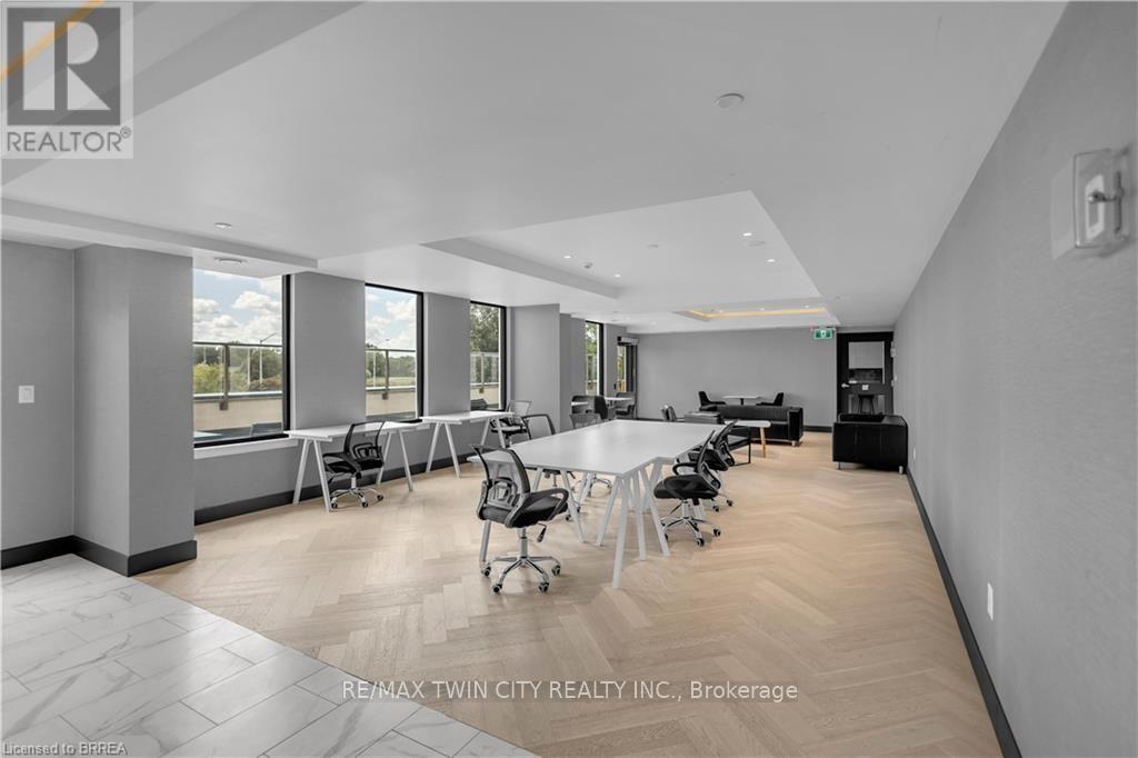 304 - 7 Erie Avenue Property Photo 17