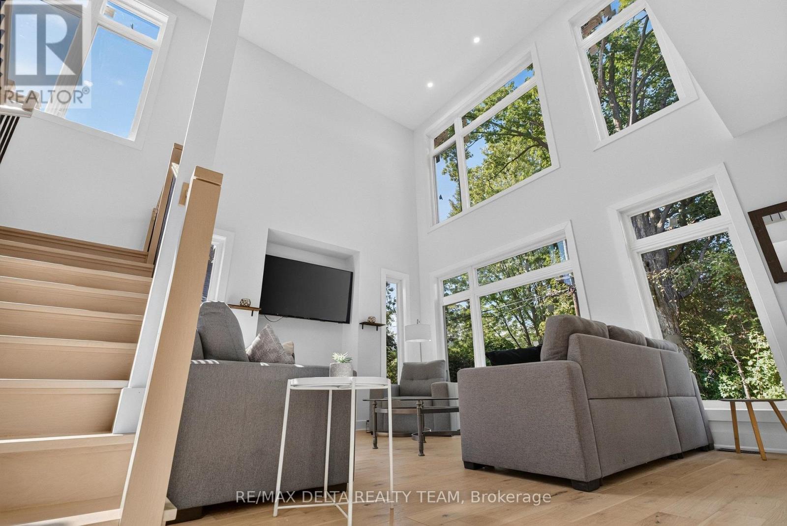 45 St Claire Avenue Property Photo 10