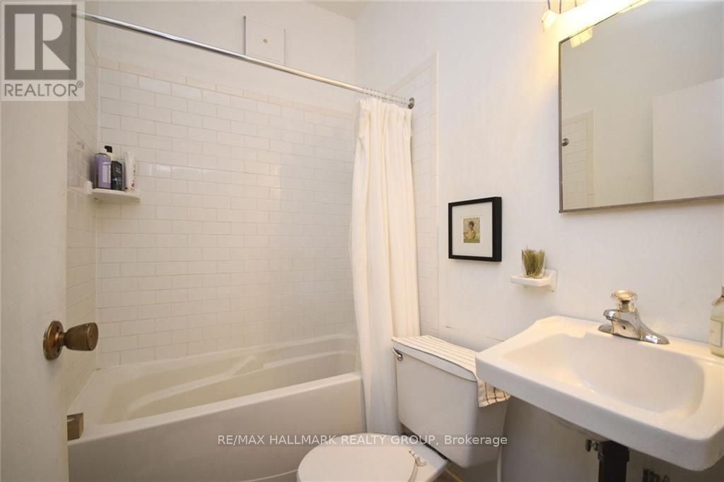 230 Percy Street Property Photo 8