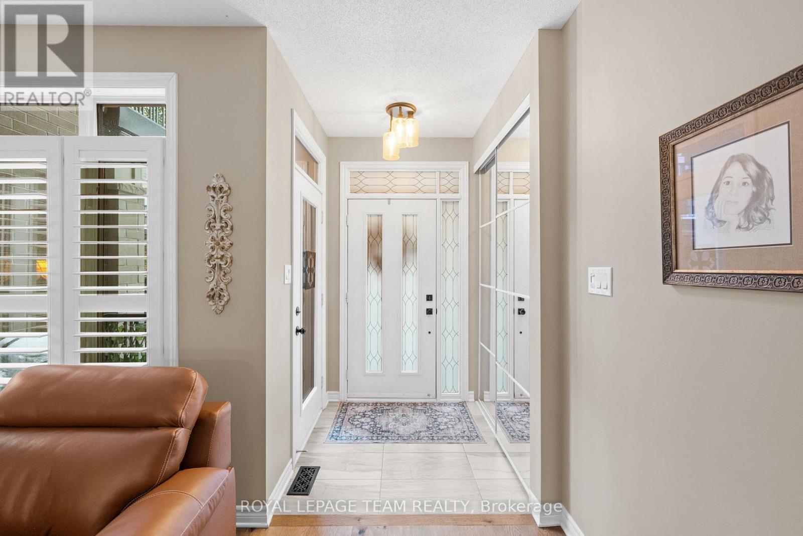 298 Pembina Private Property Photo 7