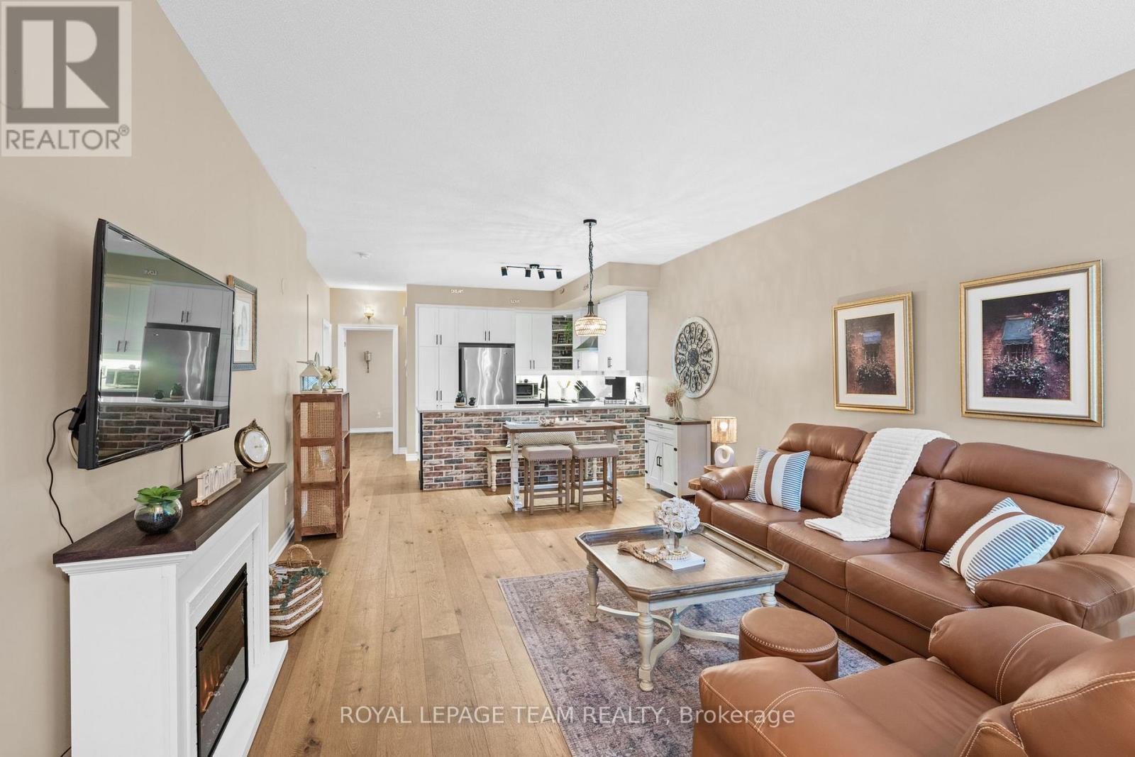 298 Pembina Private Property Photo 8