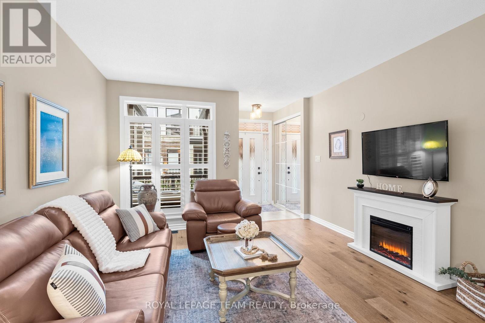298 Pembina Private Property Photo 11