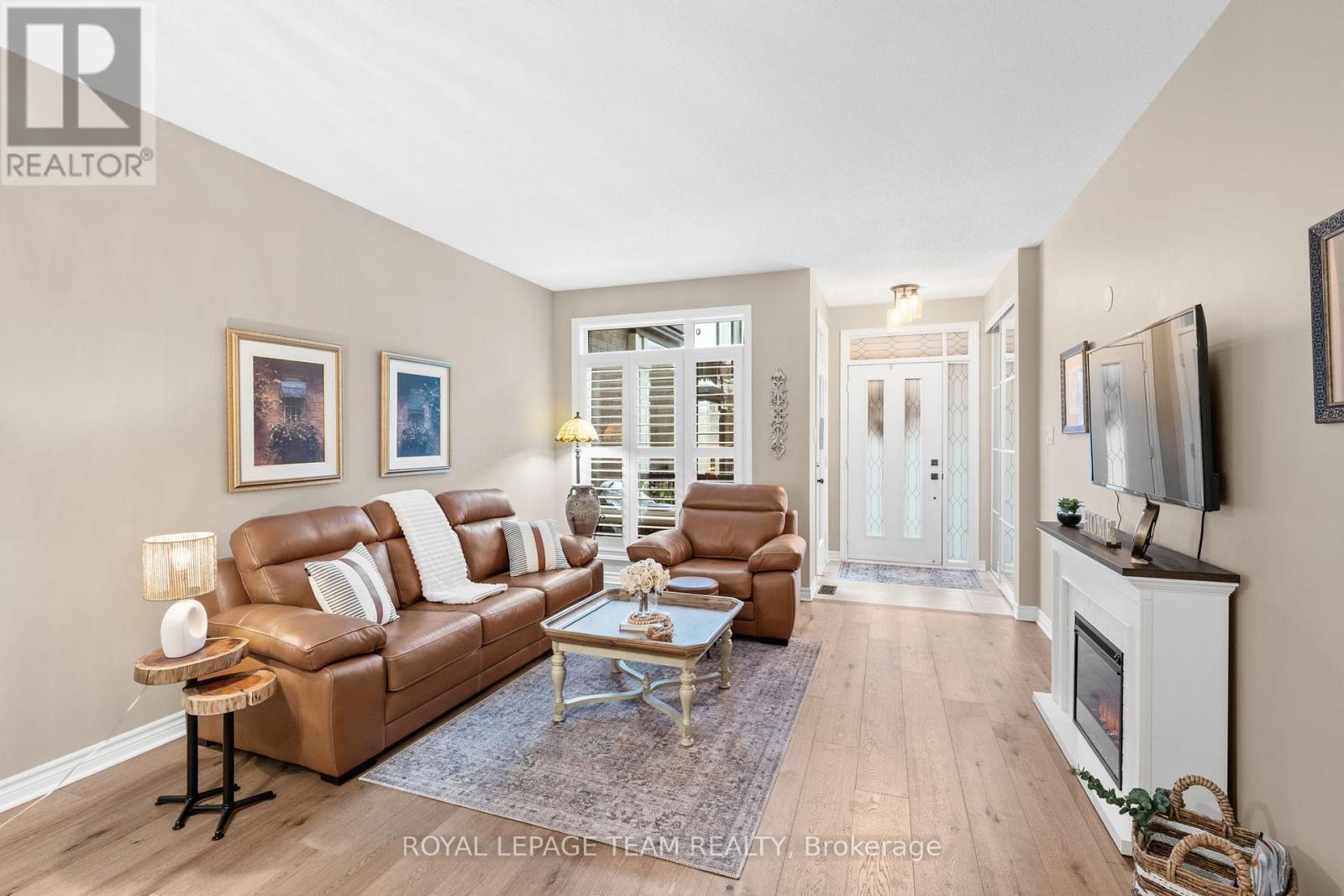 298 Pembina Private Property Photo 12