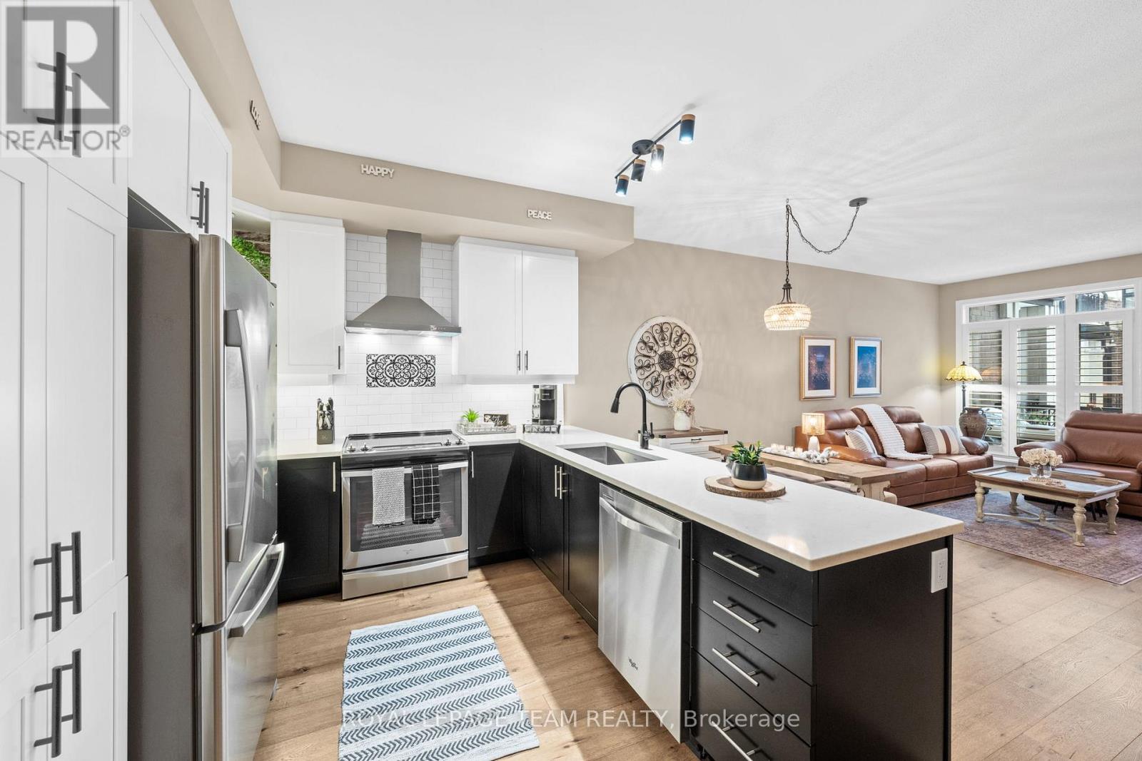 298 Pembina Private Property Photo 18