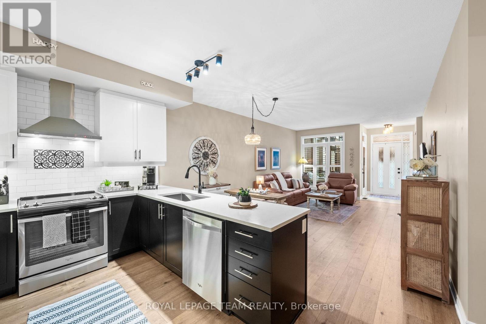 298 Pembina Private Property Photo 19