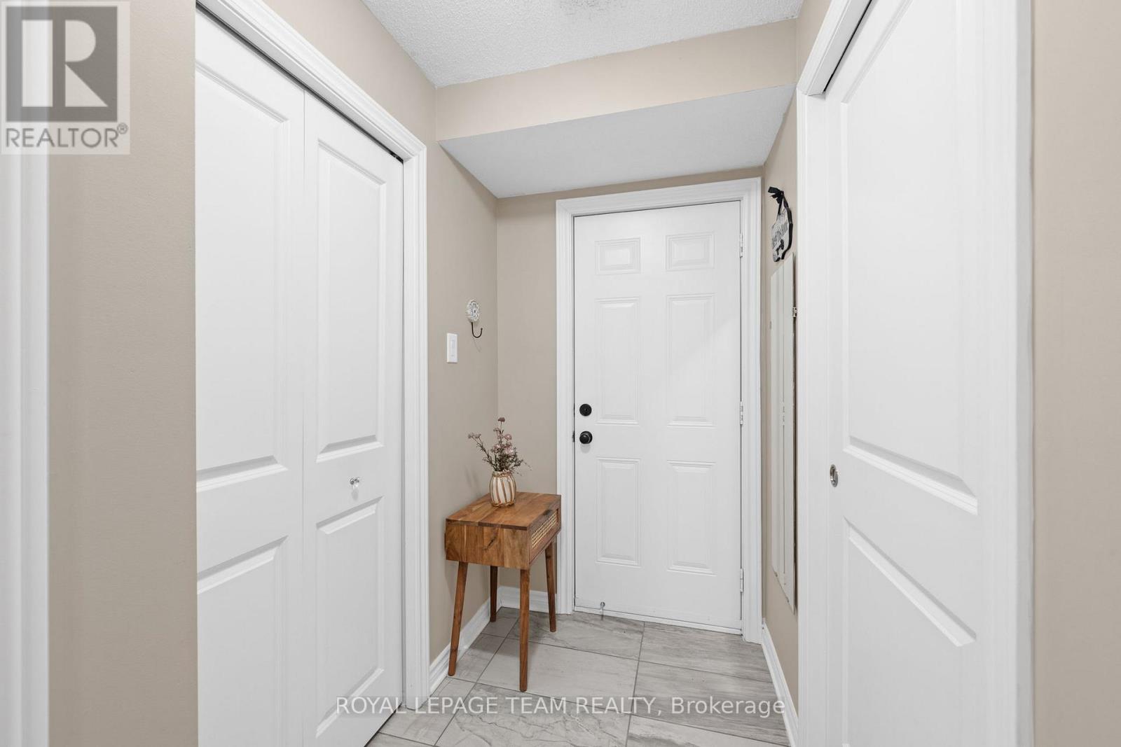 298 Pembina Private Property Photo 31