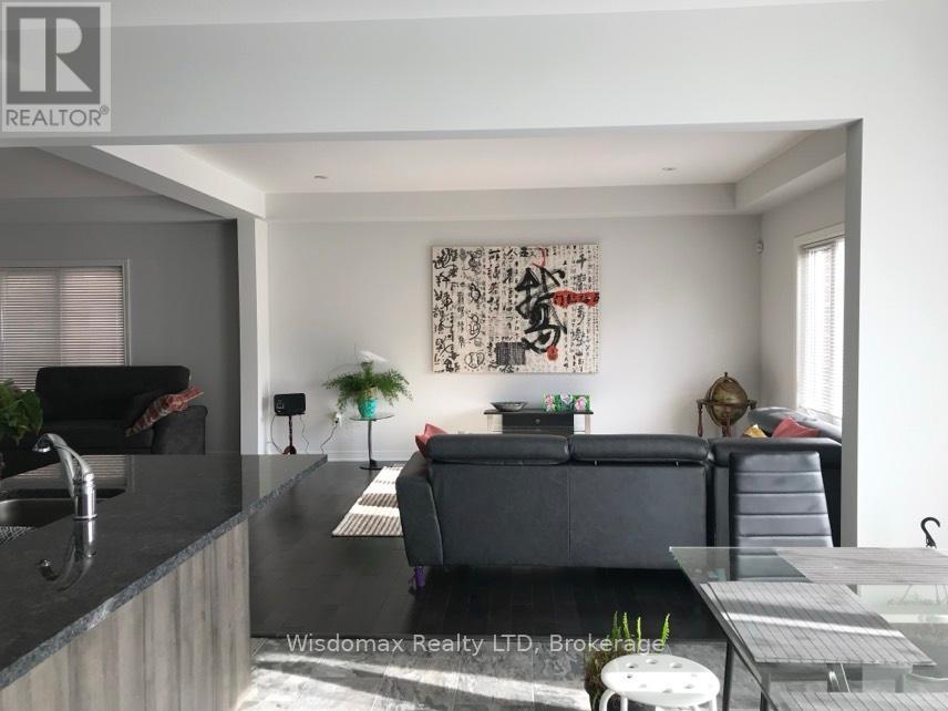 15 Winterberry Boulevard Property Photo 2