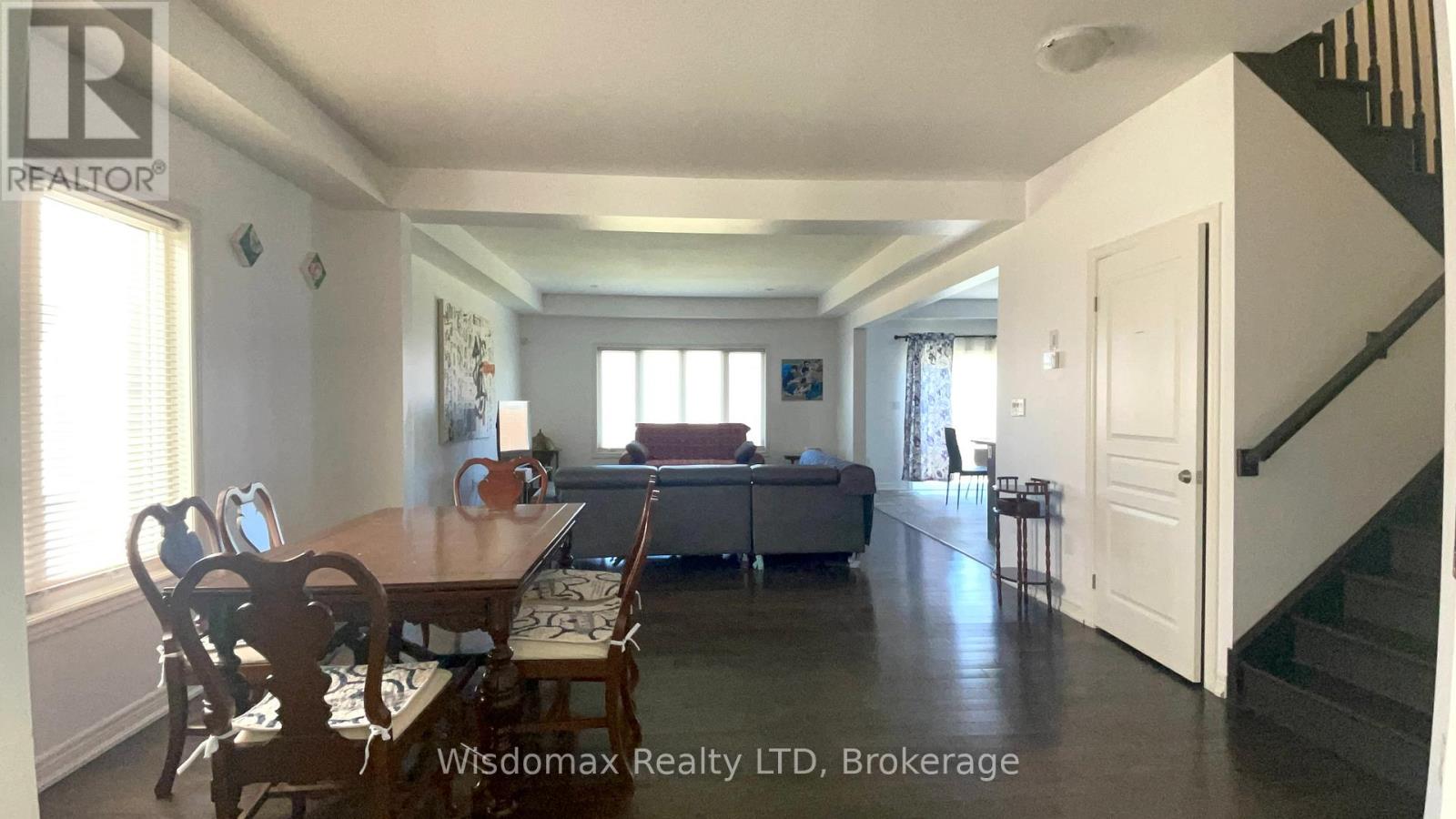 15 Winterberry Boulevard Property Photo 3
