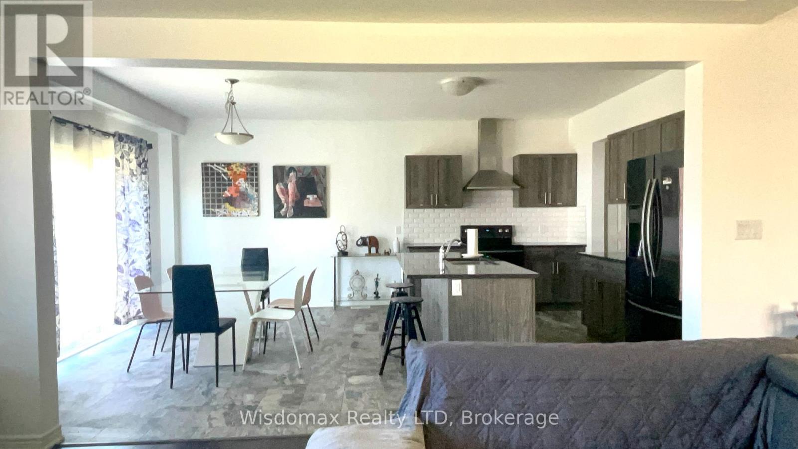 15 Winterberry Boulevard Property Photo 5