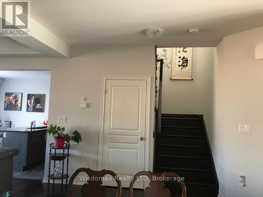 15 Winterberry Boulevard Property Photo 6