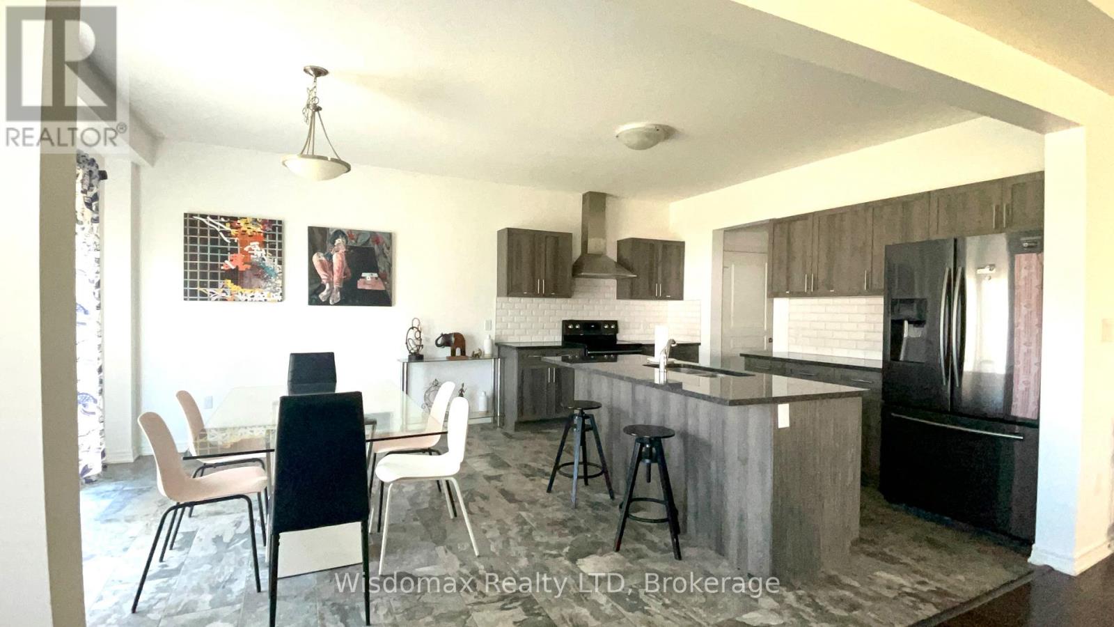15 Winterberry Boulevard Property Photo 8