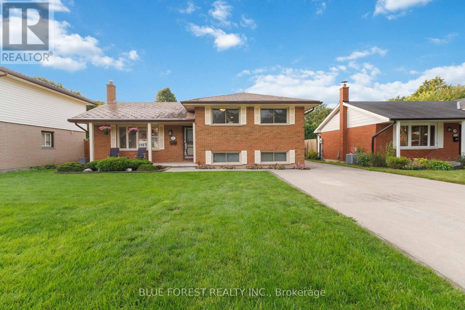 1260 VICTORIA DRIVE