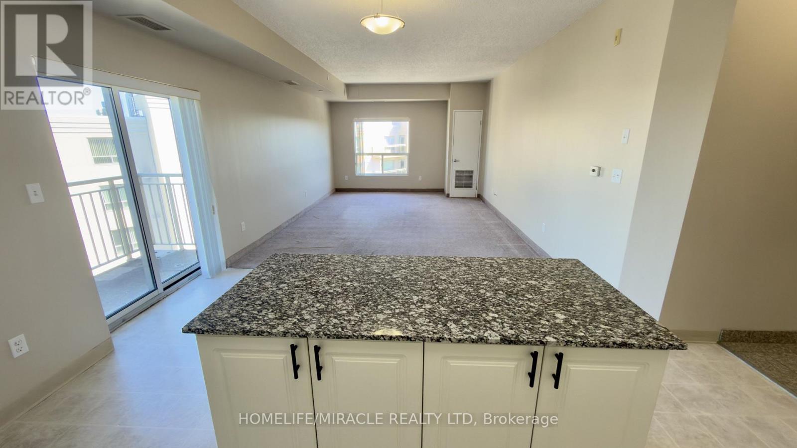 818 - 239 Auburn Drive Property Photo 6