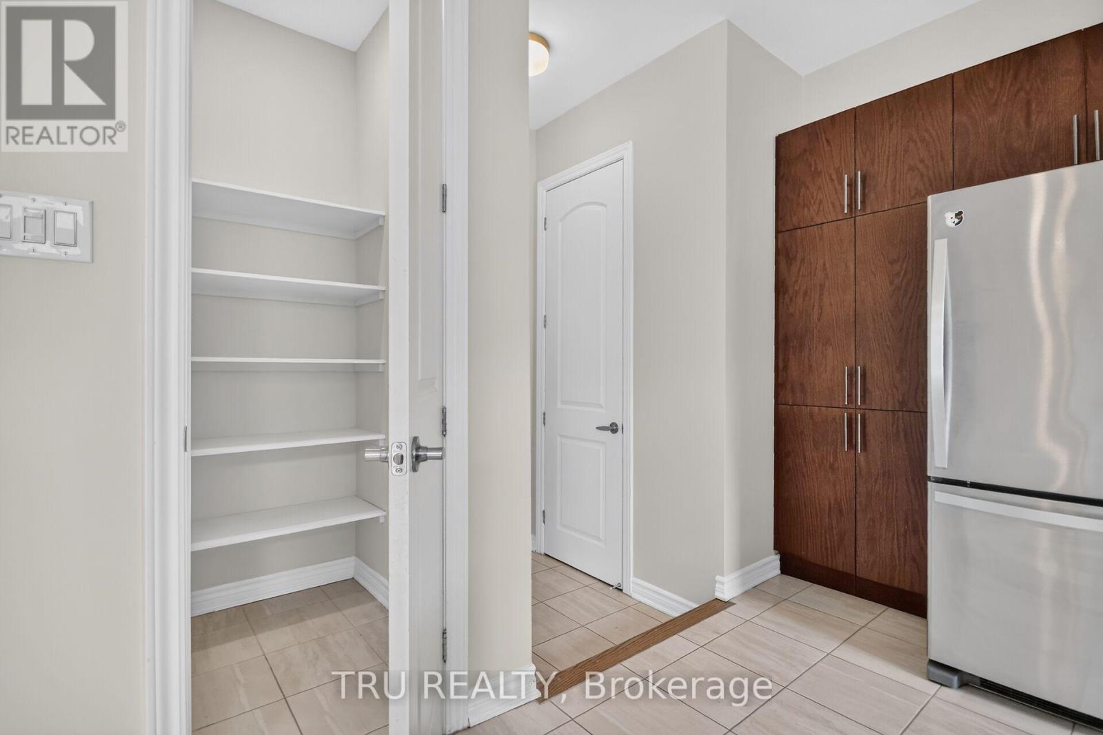 4126 Obsidian Street Property Photo 6