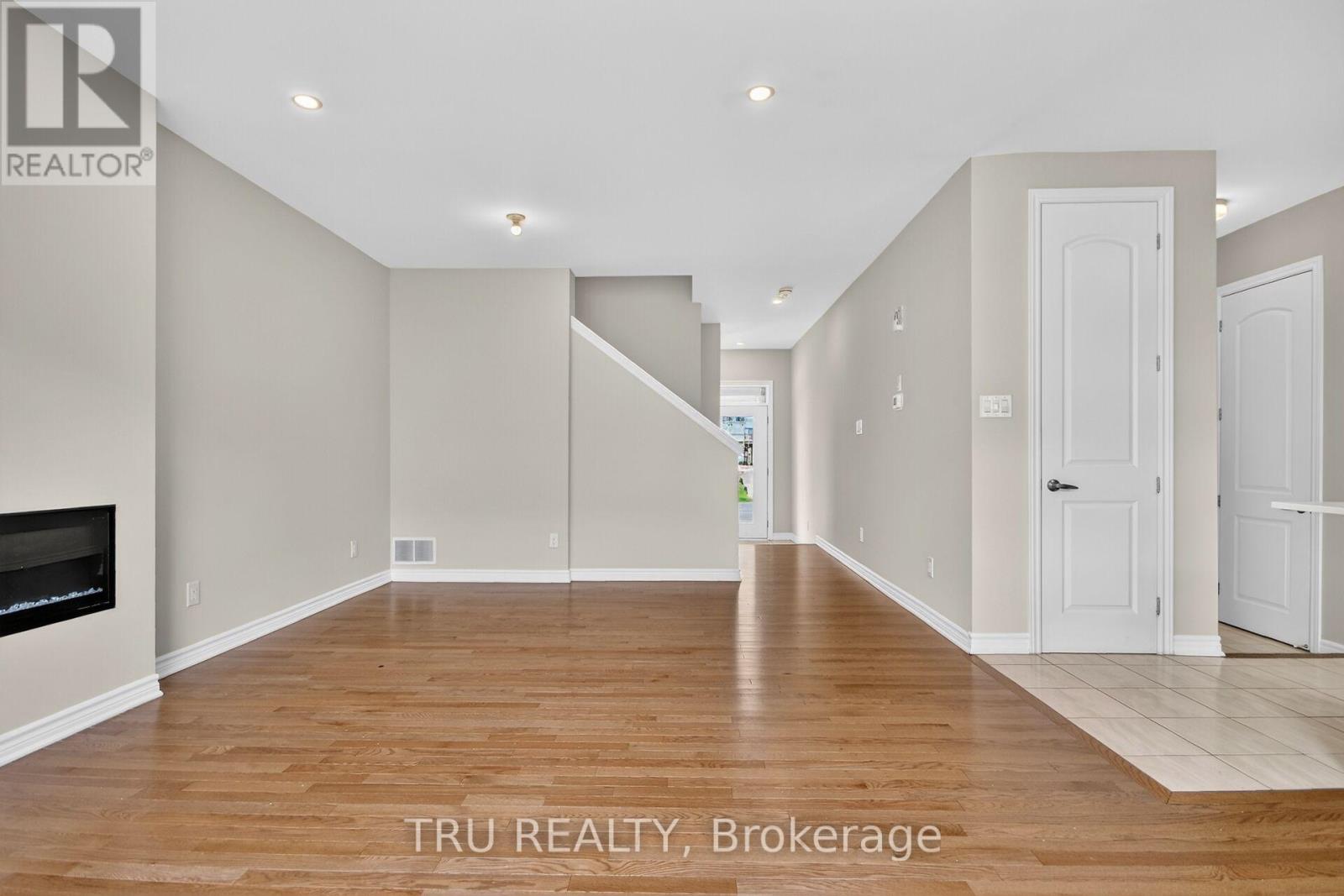 4126 Obsidian Street Property Photo 8