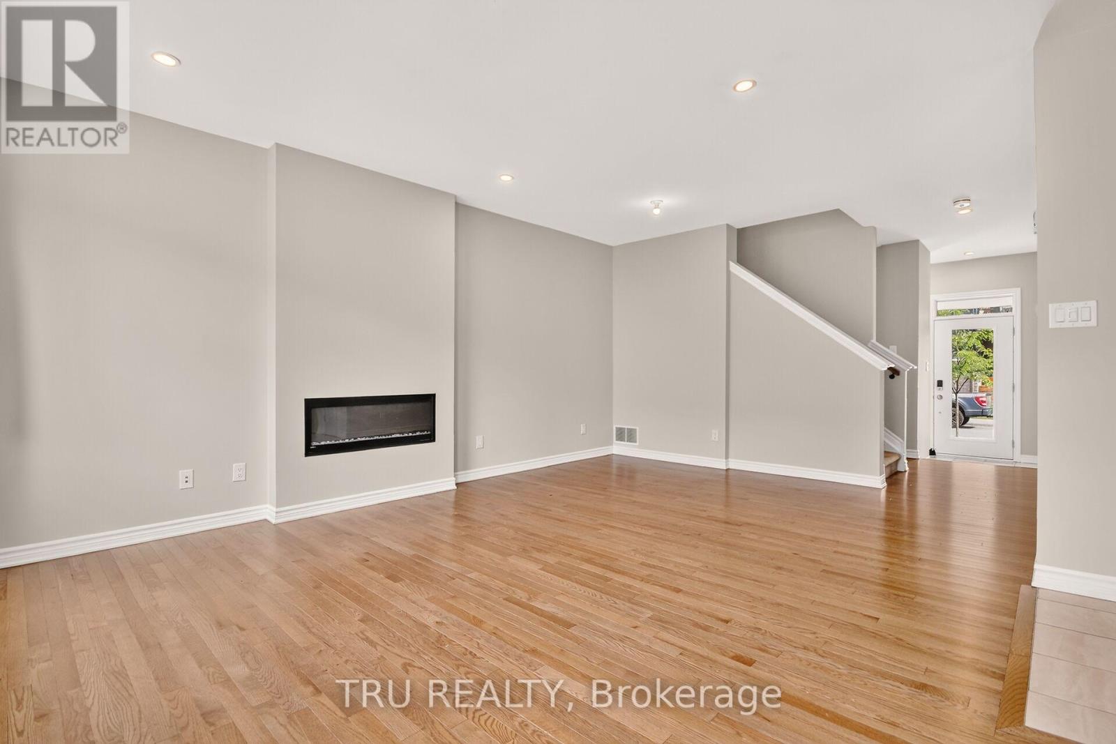 4126 Obsidian Street Property Photo 9